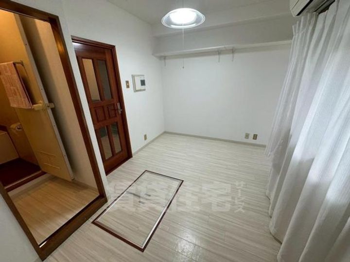 大阪府豊中市岡上の町1丁目の賃貸マンションの内装