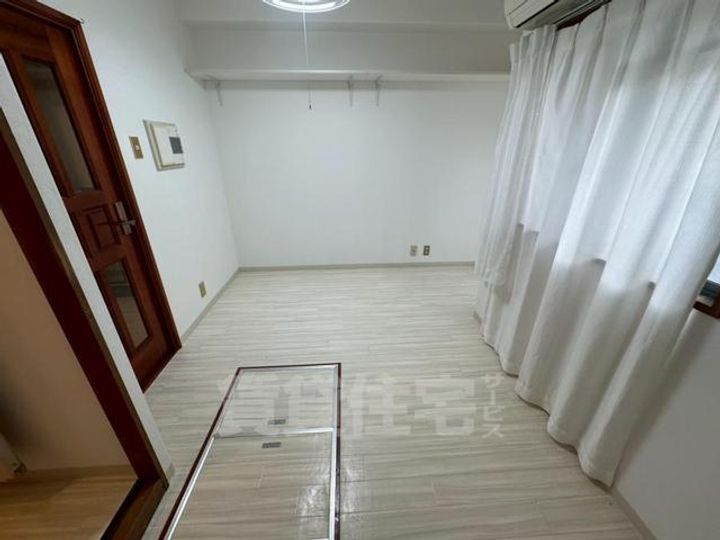 大阪府豊中市岡上の町1丁目の賃貸マンションの寝室