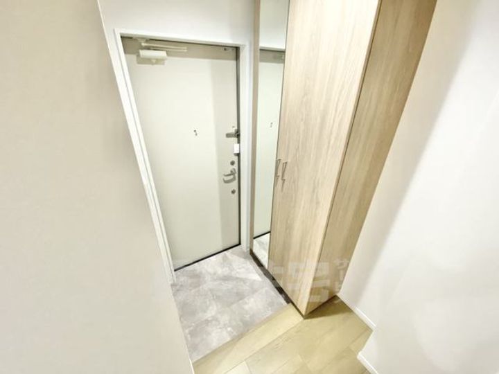 大阪府茨木市水尾1丁目の賃貸アパートの玄関