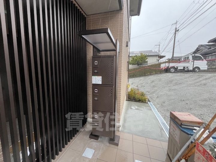 大阪府三島郡島本町高浜1丁目の賃貸アパートの玄関