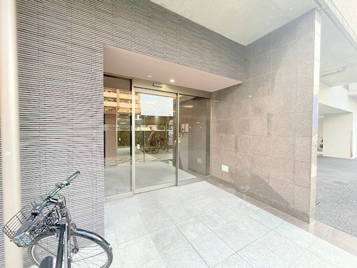 滋賀県草津市東矢倉2丁目の賃貸マンションの玄関