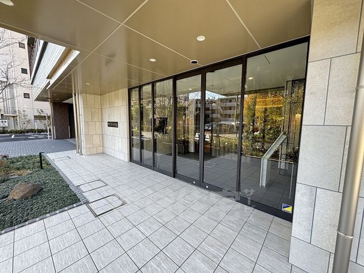 フレンシア西宮北口の玄関