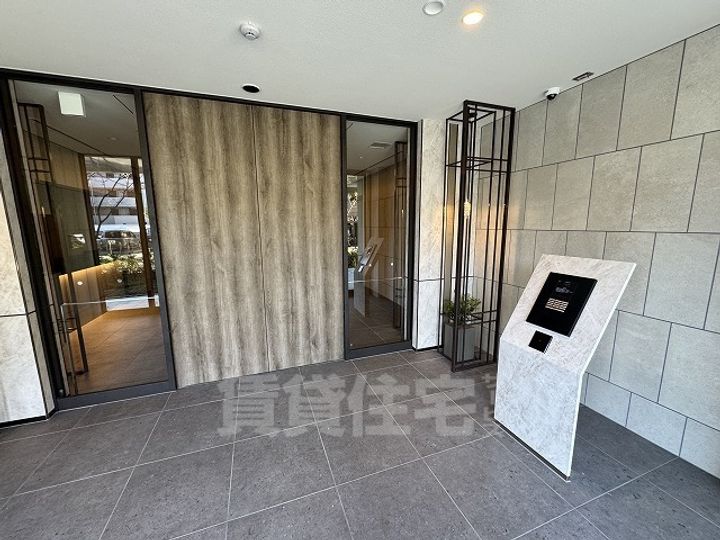 フレンシア西宮北口の玄関