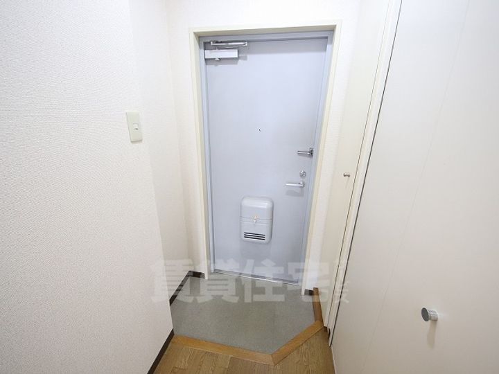 ニューセンチュリー玉串の玄関