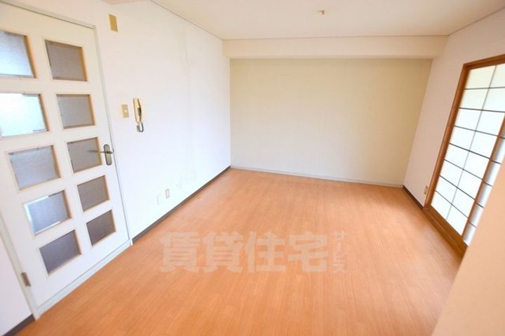 グランドハイツ杉田1の居間