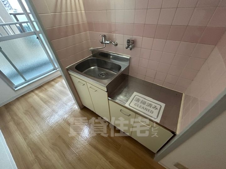 ラウンド2大儀のキッチン