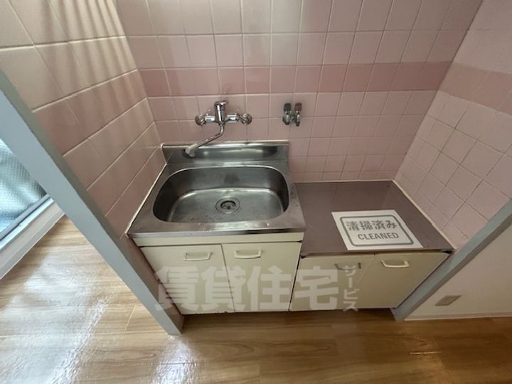 ラウンド2大儀のキッチン