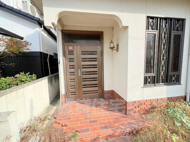 大阪府羽曳野市野(一戸建)の賃貸物件の玄関