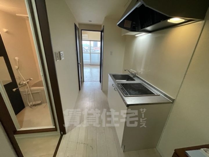 大阪府堺市堺区三宝町5丁の賃貸マンションの内装