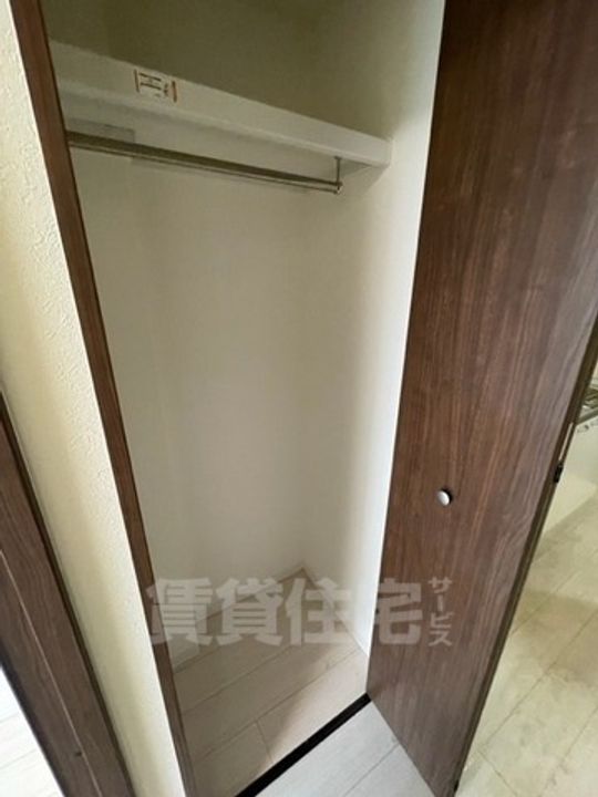 大阪府堺市堺区三宝町5丁の賃貸マンションの内装