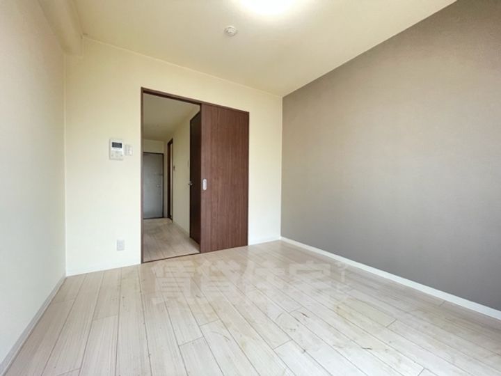 大阪府堺市堺区三宝町5丁の賃貸マンションの居間