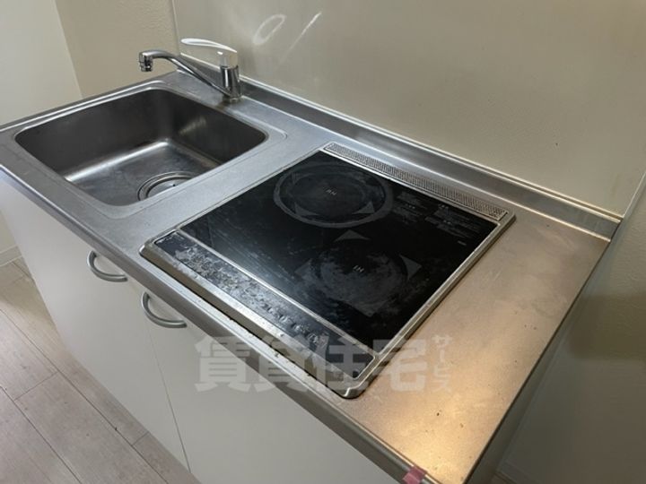 大阪府堺市堺区三宝町5丁の賃貸マンションのキッチン