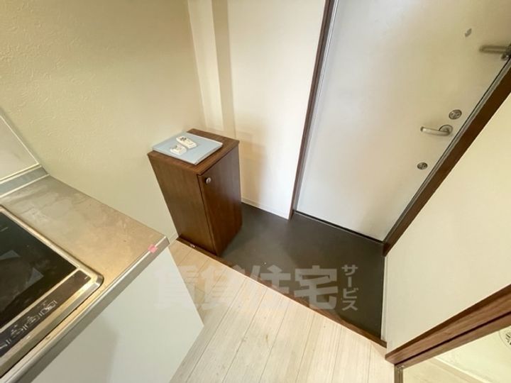 大阪府堺市堺区三宝町5丁の賃貸マンションの玄関