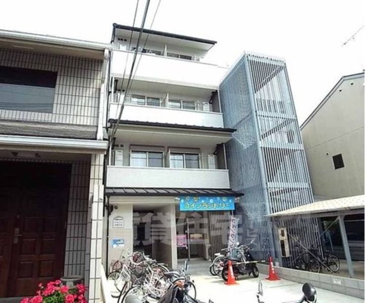 京都府京都市上京区一条通千本東入泰童町の賃貸マンションの外観