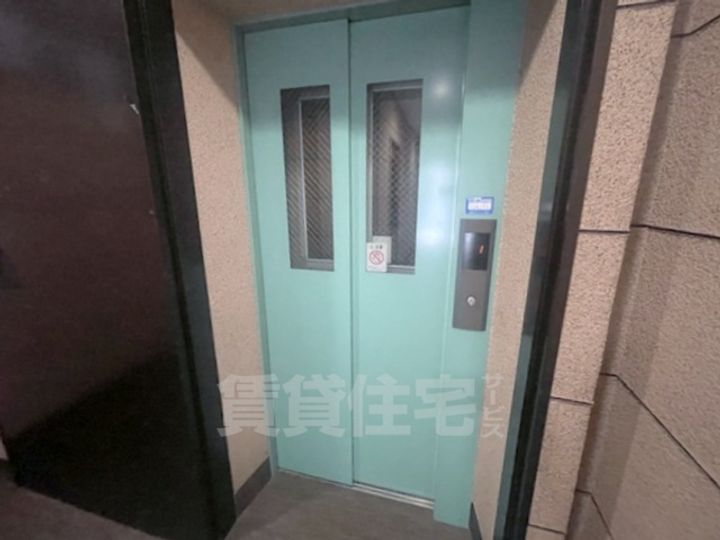 悠々館アペルトスパシオ504の玄関