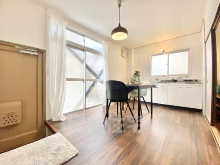 大阪府茨木市北春日丘3丁目の賃貸マンションの居間