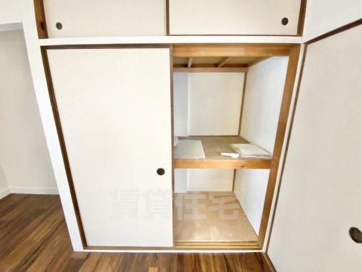 大阪府茨木市北春日丘3丁目の賃貸マンションの内装