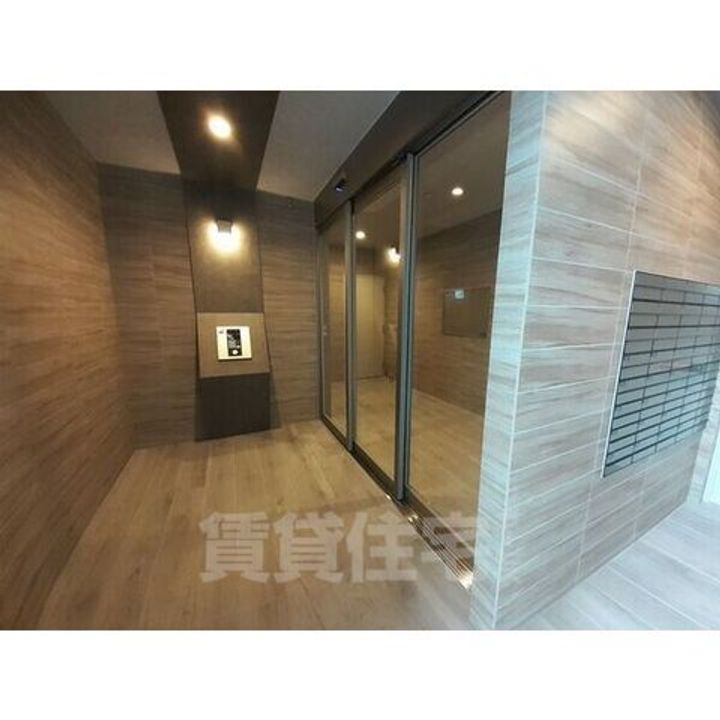 セイント野並の玄関