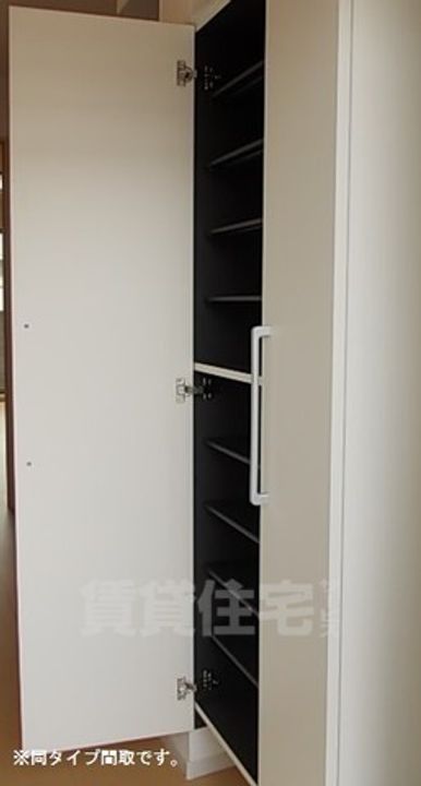 セイント野並の玄関