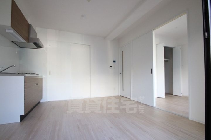 大阪府堺市堺区竜神橋町1丁の賃貸マンションの居間