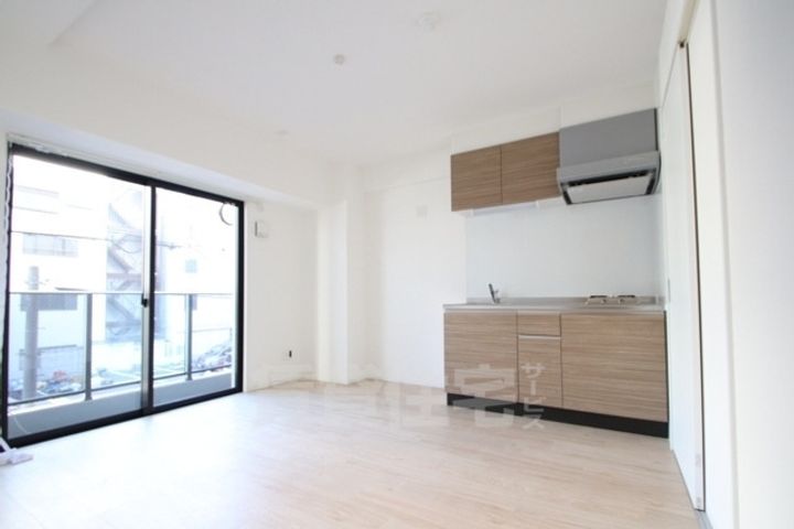 大阪府堺市堺区竜神橋町1丁の賃貸マンションの居間