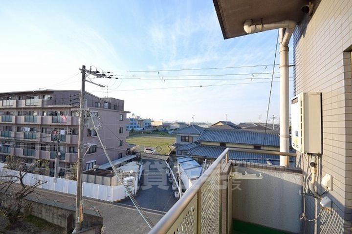 グランドノーブルの周辺
