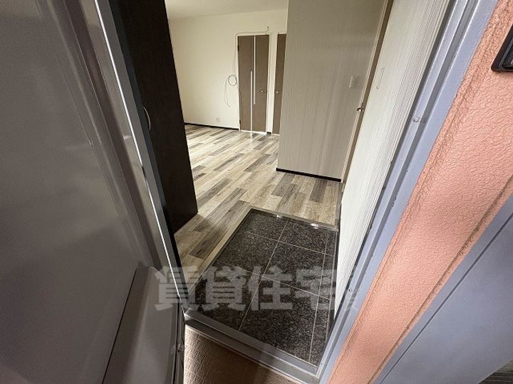 小林マンションの玄関