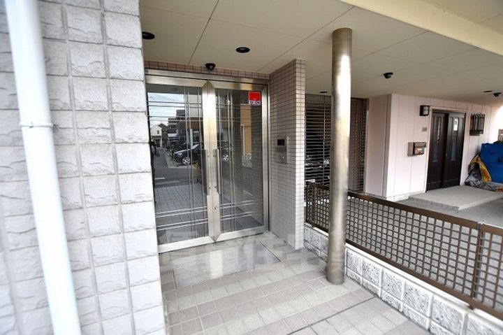 新堂フラットの玄関