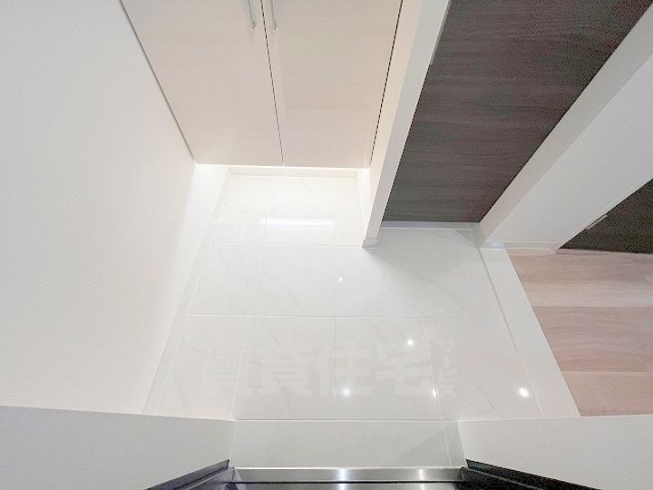 Gate Court Higashimikuniの玄関