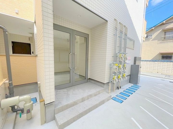 大阪府羽曳野市南恵我之荘7丁目の賃貸アパートの玄関