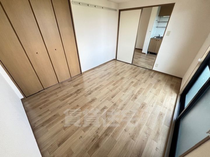 大阪府堺市西区浜寺石津町東2丁の賃貸アパートの居間