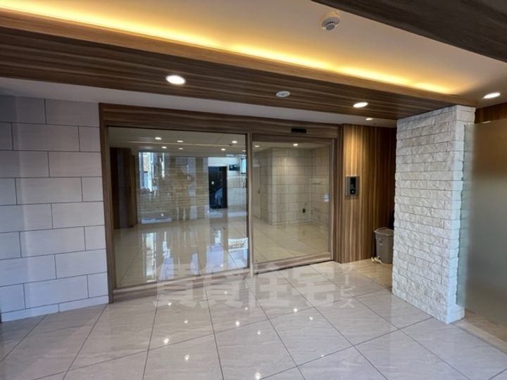大阪府堺市堺区甲斐町東4丁の賃貸マンションの玄関