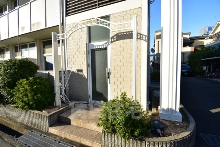 GROWINGの玄関