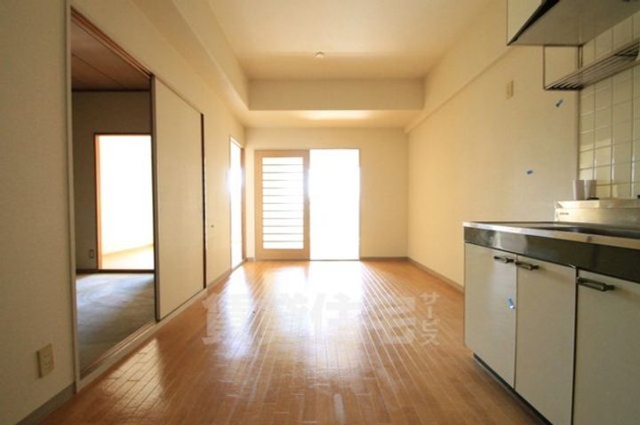 SUNミネマツの居間