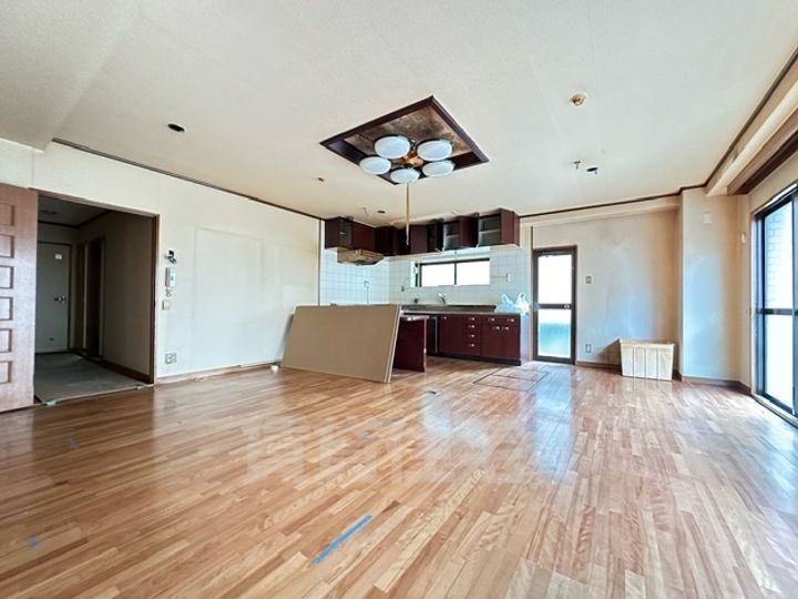 大阪府大阪市住吉区我孫子東2丁目の賃貸マンションの居間