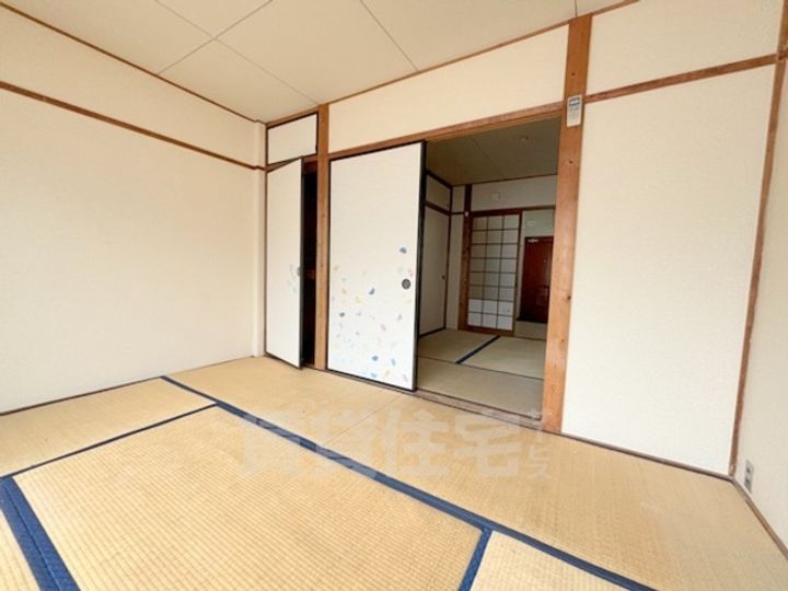 富家マンションの寝室