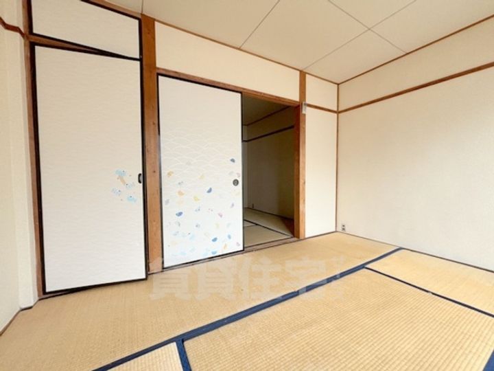 富家マンションの寝室