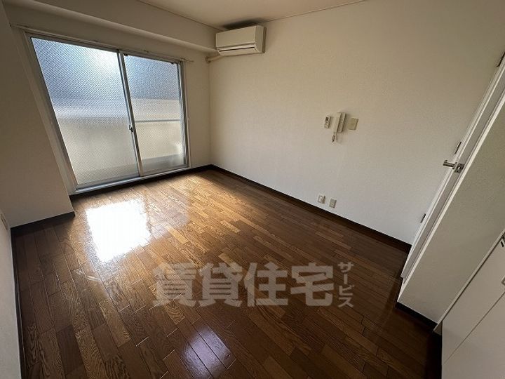 フロントリバー東難波の居間