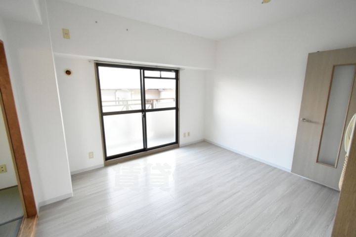 大阪府高石市取石5丁目の賃貸マンションの居間