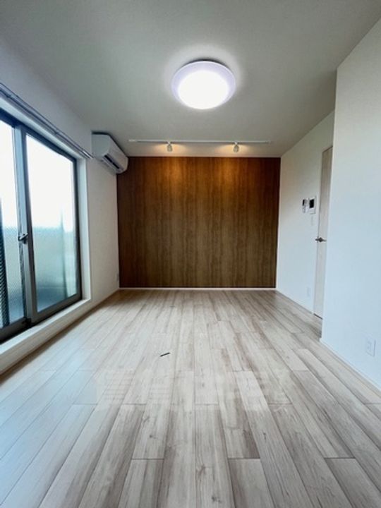 大阪府堺市堺区出島町1丁の賃貸アパートの居間