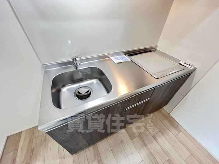 大阪府堺市堺区出島町1丁の賃貸アパートのキッチン