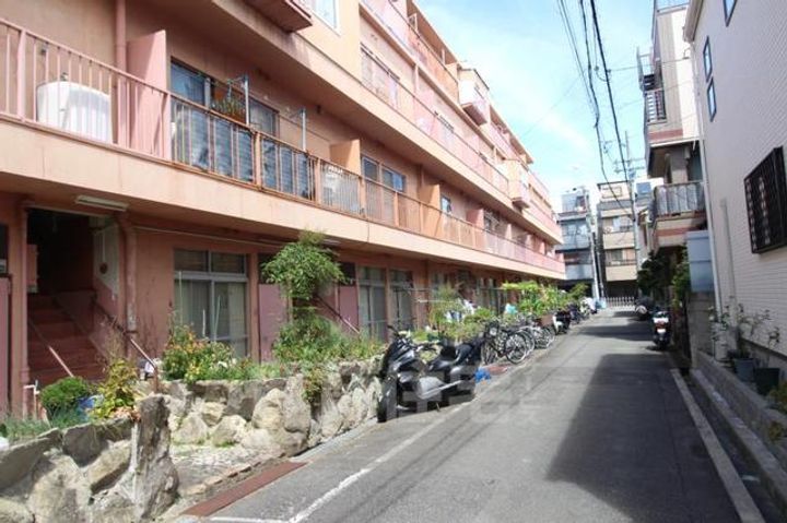 エアリーコート豊中(旧 草野マンション11号館)101の周辺