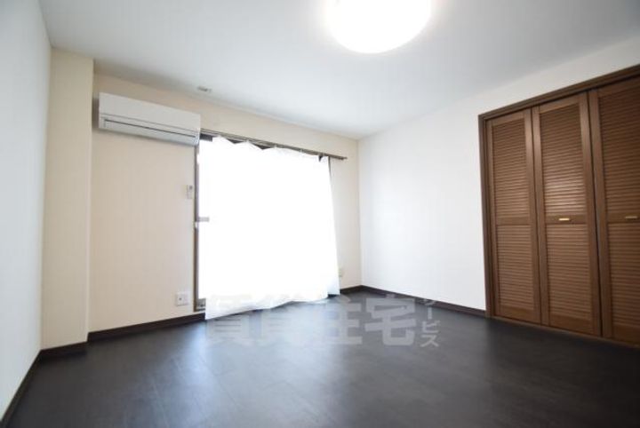 大阪府茨木市上中条2丁目の賃貸マンションの居間