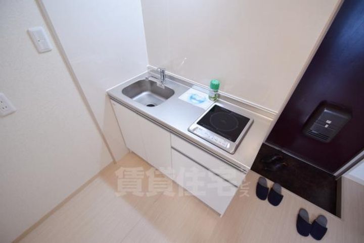 大阪府茨木市上中条2丁目の賃貸マンションのキッチン