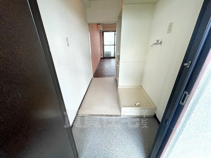 ハイツキャンパスの玄関