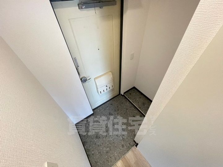 コーポやすり苑303の玄関