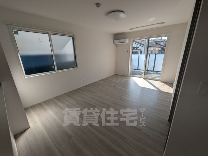 大阪府茨木市水尾1丁目の賃貸アパートの居間