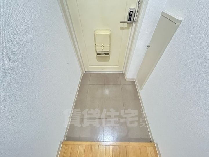 ハイツ一益の玄関