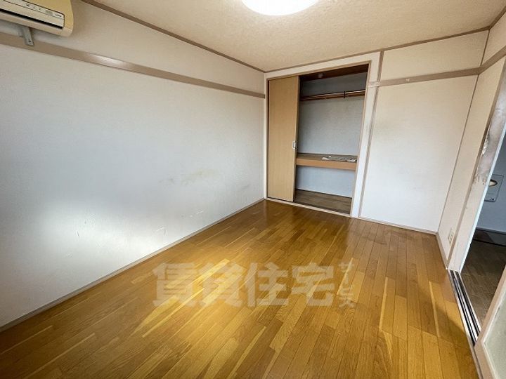 岡崎マンションの居間