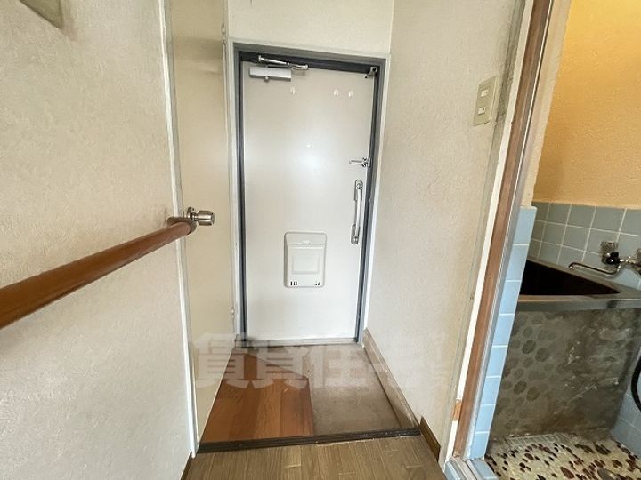 岡崎マンションの玄関